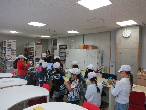 大形小学校3年生が「総合的な学習の時間」で本学を見学に訪れました